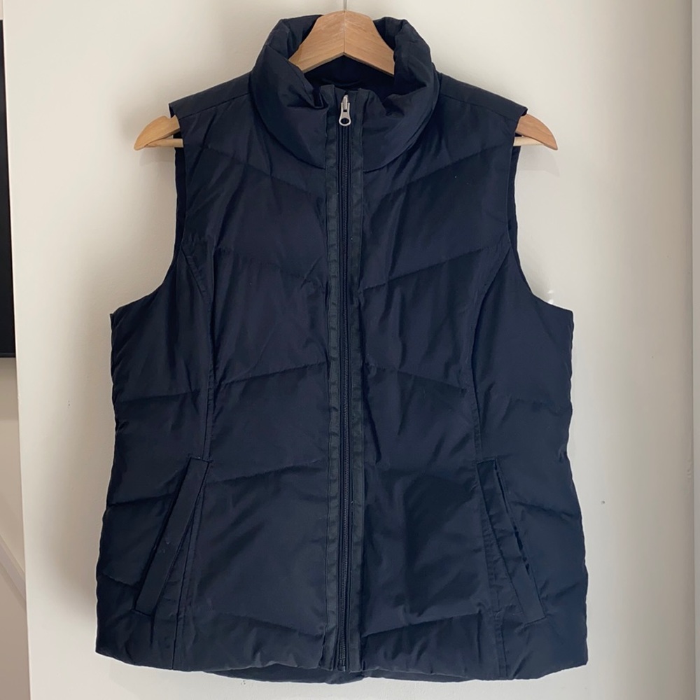 Preppy black puffer vest